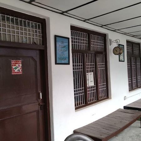 Mochila Youth Hostel Mcleod Ganj Dharamshala Bagian luar foto